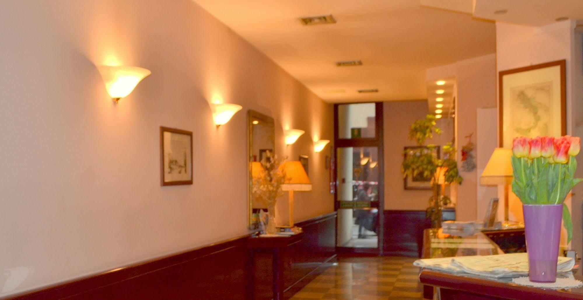 Buenos Aires Hotel Milán Exterior foto